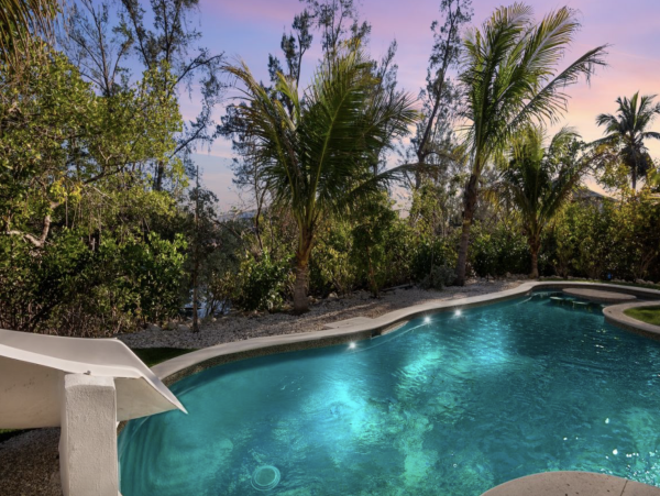 Custom Luxury Home 7 minute walk to beach and South Village